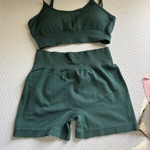Ribbed Seamless Sports Bra & High-Waist Shorts Set - Deep Green